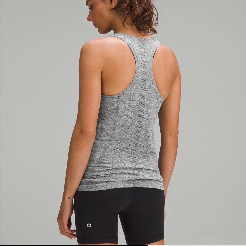 Lululemon Run Swiftly Hip Length Shirt, Size 8 - image 5